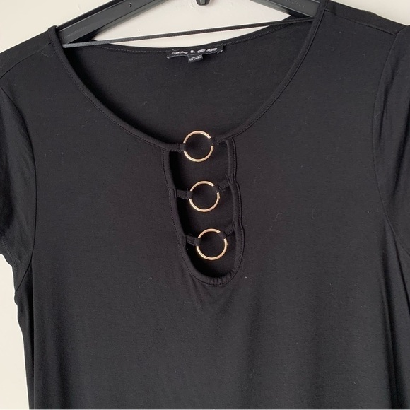 CABLE & Gauge Black Top With Gold Circle Neckline Size Large - Picture 2 of 7